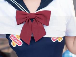 怎么可能不看Bangni邦尼的校园写真，全套里每一个角落都透着一丝暧昧。
