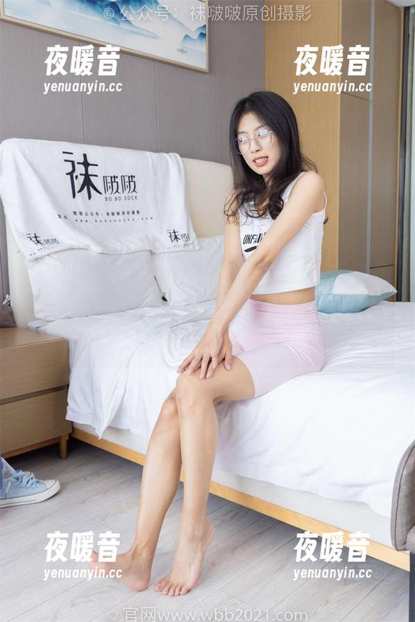 BoBoSocks袜啵啵-小甜豆 BoBoSocks袜啵啵 - 黑丝写真,无圣光的诱惑—小甜豆出击,脚尖微微加固,整个人都弯下来了。