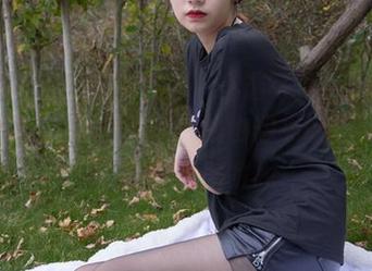 BoBoSocks袜啵啵 – 精选写真！糯米的肉丝（脚尖加固款），我也想见证一下这“小脚”的革命。