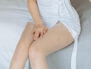 HuaYang花漾 – 尤妮丝Egg的校服写真合集：就算未毕业，气质也能拉满分！