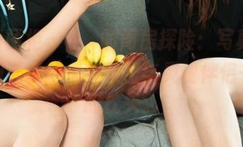 Ligui丽柜 – 小發的闺房探险：写真图册带你见证我的鬼灵精怪与灵魂伴侣——我的枕头。