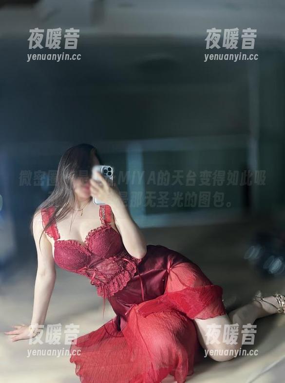 微密圈 - 是谁让MIYA的天台变得如此吸引人，尤其是那无圣光的图包。