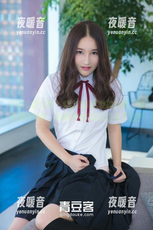 TGOD推女神-施忆佳 TGOD推女神 - 看这组施忆佳的妹妹,光影没有修饰,但她的神态让人忘记了这些。
