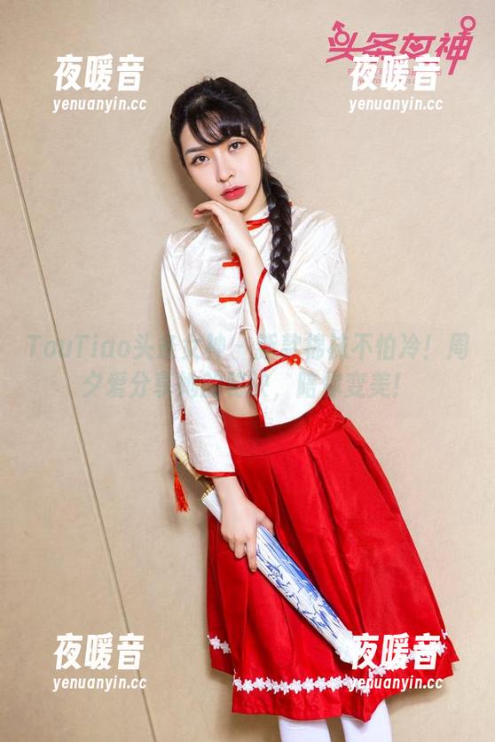 TouTiao头条女神-周夕爱 TouTiao头条女神 - 新款棉袜不怕冷!周夕爱分享她的秘诀,陪你变美!