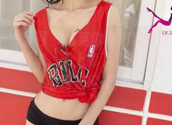 UGirls尤果网 – 布莱尔昆娜套图更新：天使的搞怪版本，天上掉下来的不是白色羽毛而是橙汁！