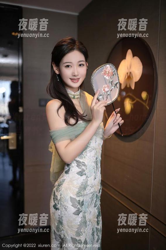 Xiuren秀人网-小蛮妖_honey Xiuren秀人网 - 图片中小蛮妖_honey当秘书:原图说她一秒就能搞定文件!