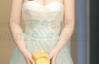 Xiuren秀人网 – 图包大揭秘，观看拍黄瓜girl玩转夏日，留意旁边的蚊子啊！