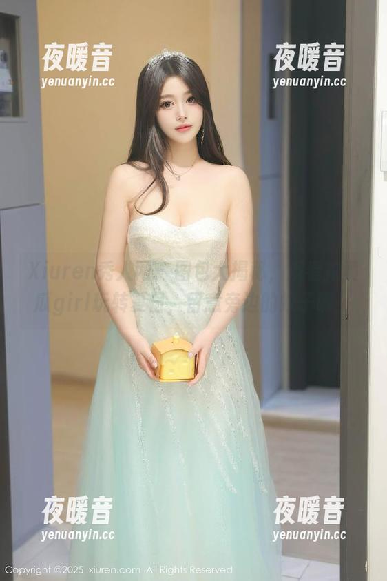Xiuren秀人网-拍黄瓜girl Xiuren秀人网 - 图包大揭秘,观看拍黄瓜girl玩转夏日,留意旁边的蚊子啊!