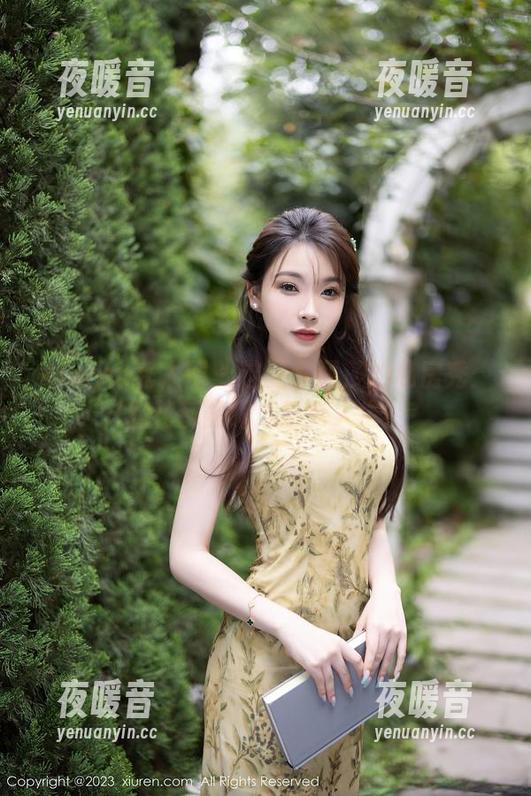 Xiuren秀人网-李丽莎 Xiuren秀人网 - 这是李丽莎的私房秀:我花都能喝成粉色人生!