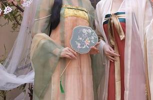 Xiuren秀人网 – 林星阑又带来了最新的礼服资源，这才叫“颠覆常规”！