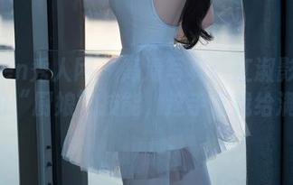 Xiuren秀人网 – 高清写真：江淑影river的“厨娘”技能，这手艺我给满分
