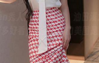 Xiuren秀人网 – 我在想，油田溪溪的连衣裙有多好看，无圣光下的美图是如何拼接起来的？
