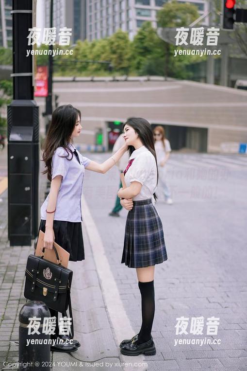 YouMi尤蜜荟 - 果儿Victoria和她的办公室，这里有美图，绝对是不一般的！