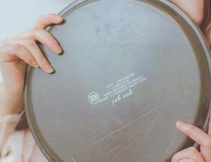 coser衣衣的白色合集：看着看着就想来杯牛奶，关系好像有点微妙