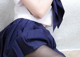 nyako喵子大魔王的泳池小憩，图里满溢的微妙气息