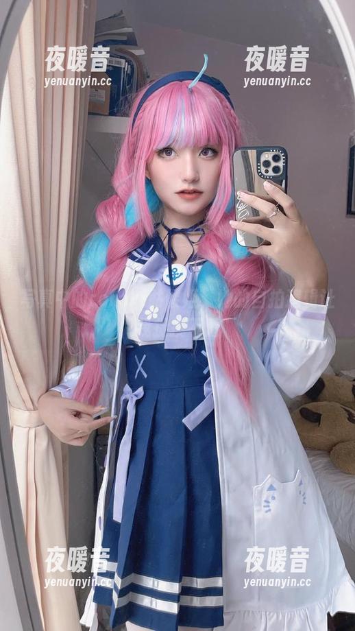 roroki骷髅姬 写真中的roroki骷髅姬,她的自拍逻辑让我捉摸不透