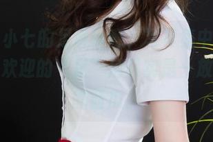 丽柜 – 小七的足香丝意，写真集中的原图，最受欢迎的“足”后其实是—放进冰箱的西瓜。
