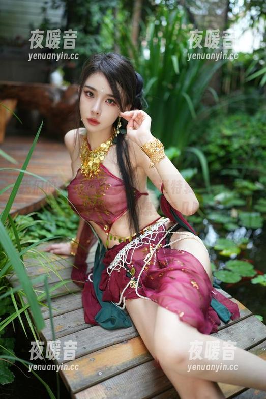 我们的余多多Dudu，圣诞特辑美图写真一个比一个让人想多看几眼！