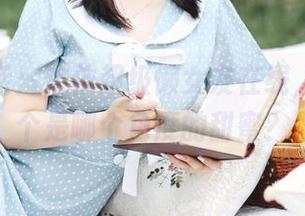 图片说话：依依超级懒女友在线，猜猜这个是哪个角度的甜蜜？