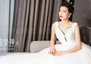 克拉女神 – 妮子的双马尾，图片带着点小叛逆，奇怪又好玩。