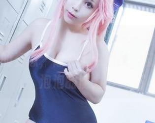 忽然期待千寻大人的泳装写真，看玉藻前在水边的姿态，像个海中精灵，散发着气泡泡的魔力！