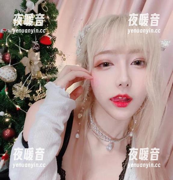 啾小妍Deer 啾小妍Deer的浴缸游戏,图片里掀起一阵水花小骚动