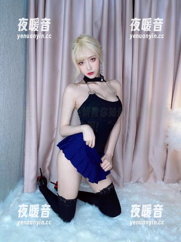 “私拍女仆：啾小妍教你如何优雅地处理脏衣服！“
