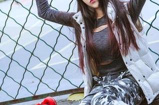 头条女神 – 给我一套全套裤里丝，谁能怼得过JennyR的激情？