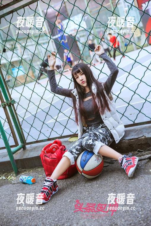头条女神 - 给我一套全套裤里丝，谁能怼得过JennyR的激情？