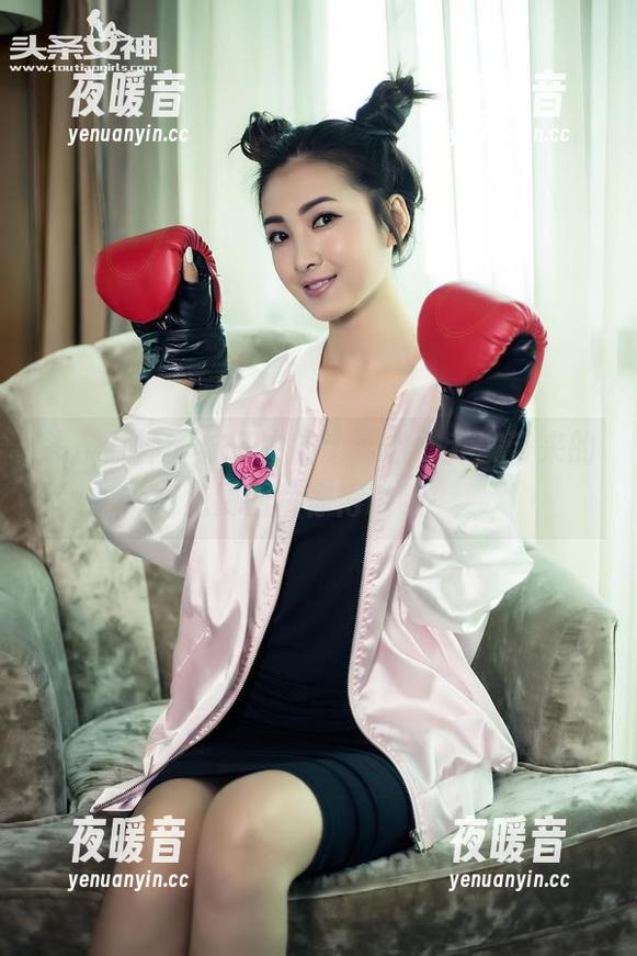 头条女神-乔安 头条女神 - 袜子中的老司机,乔安带来的免费图片你得瞅瞅!