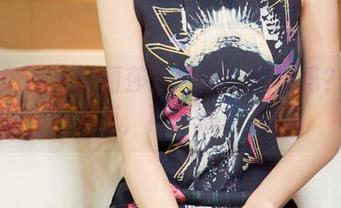 头条女神 – 李丽莎？是那个姐姐吗？看一点，再一点！
