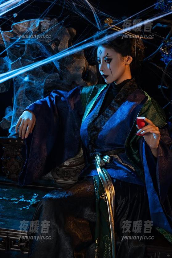 粉色与奈汐酱Nice的缠绵回忆，这组写真像糖果般甜腻