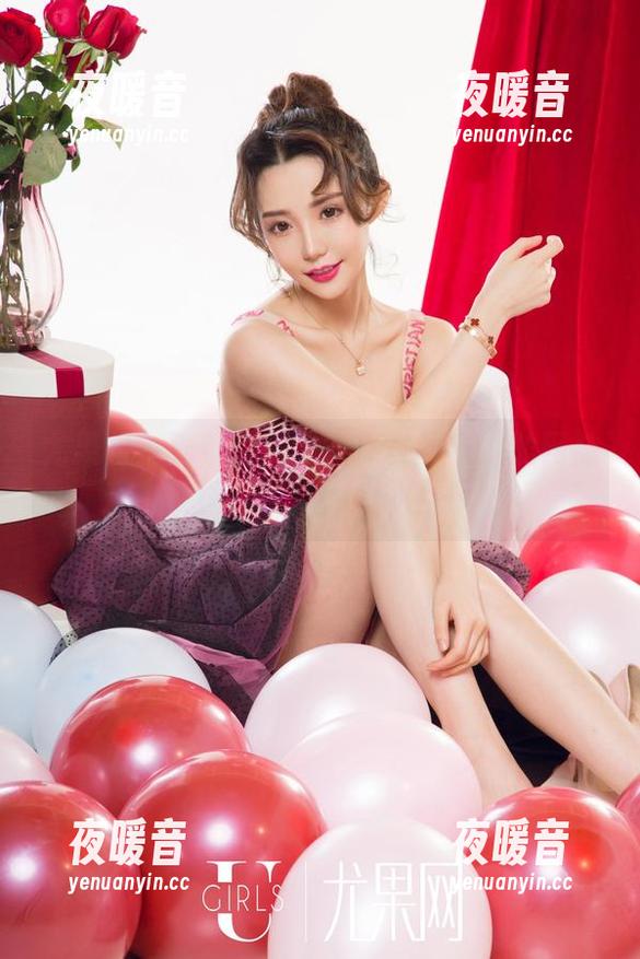 尤果网-颜美汐 尤果网 - 对照之美——颜美汐与她的网袜套图,一场色彩的互撩
