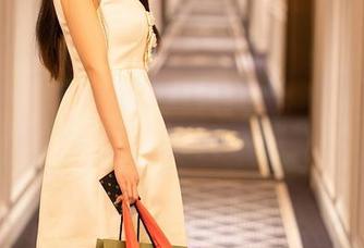 尤蜜荟 – 精选作品：娜娜TINA为什么要给修女加点个性？
