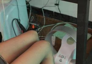 异思趣向 – 小宝的黑色油亮丝原图，每一缕都像流星划过，写真拍得我都想在天上写个“买一送一”！