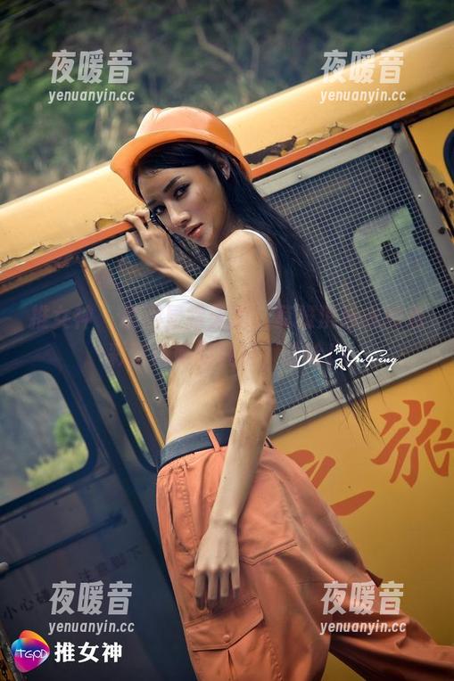 推女神 - 原图显露无遗，莫雅淇泳衣的色彩就像她的性格，哈哈！