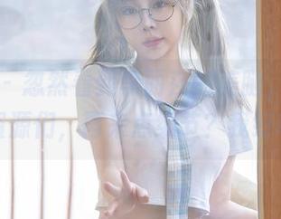 星颜社 – 忽然看到李丽莎的美腿，最新的资源们，再来点细节？我好奇
