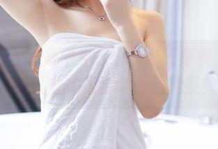 果团网 – 图集中牛仔裤的时光穿梭，蜜桃Q妹儿恍如是那年少的风景！