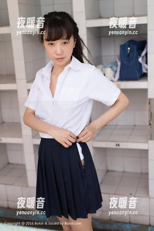 波萝社 - 免费图包中的柳侑绮Sevenbaby美脚，看了想问鞋子在哪里买的…