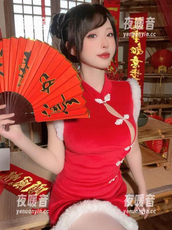 清水由乃 户外图集:清水由乃不让枯萎的草坪孤单。