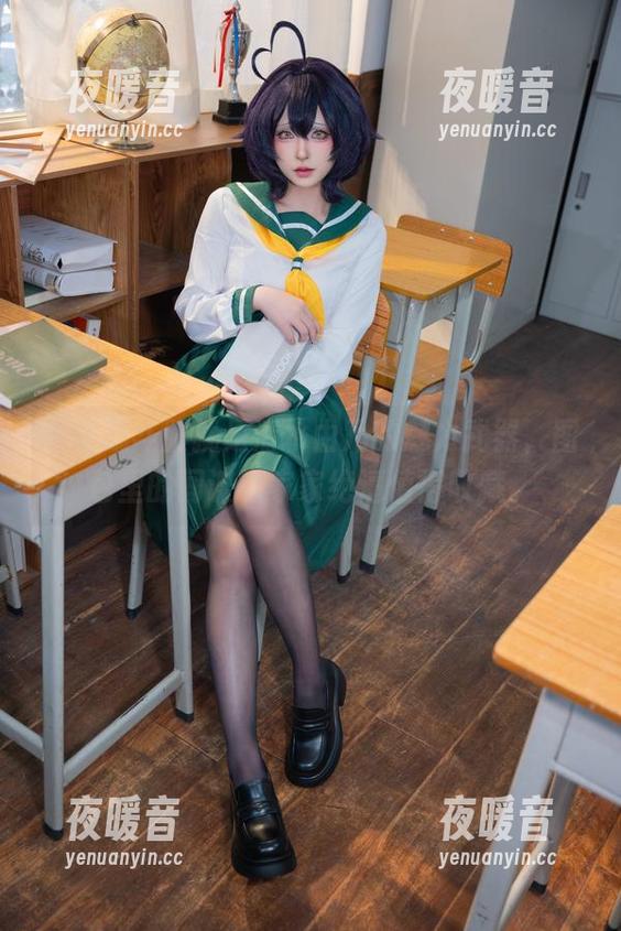 清水由乃 也许战斗服就是清水由乃的魅力武器,图包里的间谍过家家绝逼值得收藏。