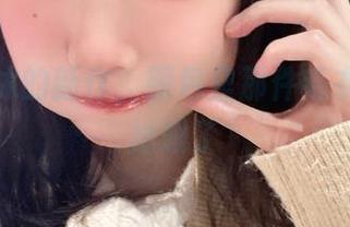 炸酱沐沐的新作，图包里那件毛衣，过于抢眼了