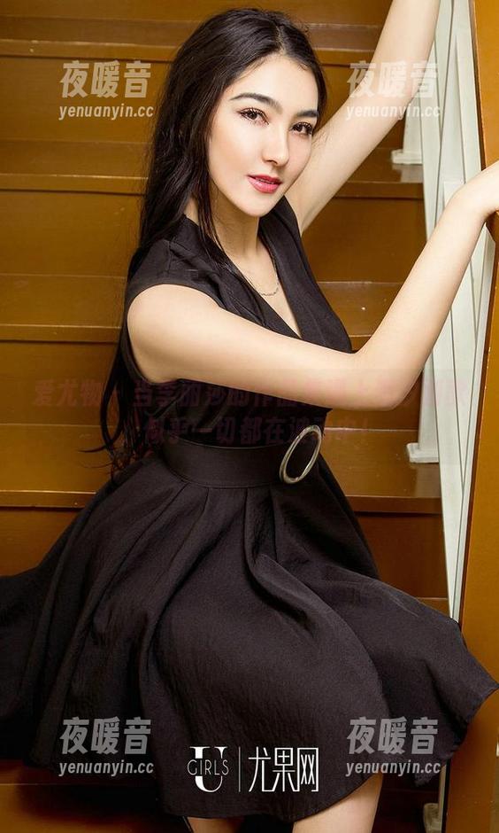 爱尤物 - 当李丽莎的作品集遇上潮汐副歌，似乎一切都在波动中！