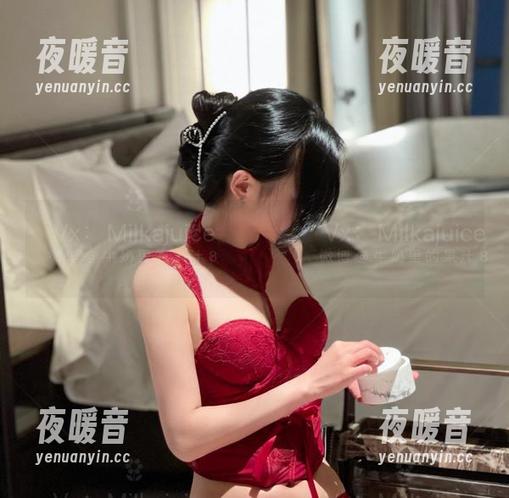 微密圈 - “牛奶里的果汁”，黑色套装给你带来全新的资源触感！
