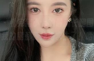 微密圈 – 看完猪小七的最新长腿图包，我觉得我的腿都要找她求生了！哈哈。