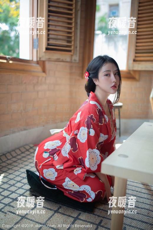 秀人网 - 最新推出！Manuela玛鲁娜让复古车与妩媚臀部完美交融