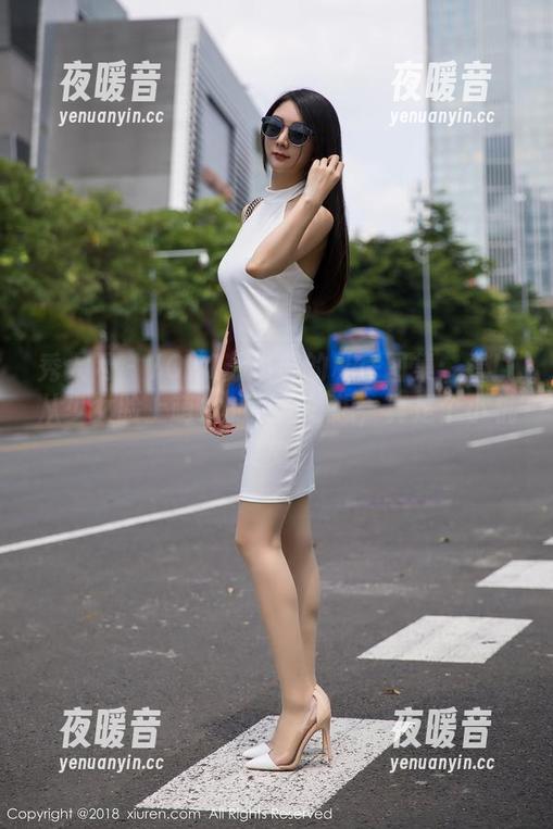秀人网 - YOYO苏小苏的私房图集：看！从少女脸上萌发的奇思妙想，真是个小机灵鬼！
