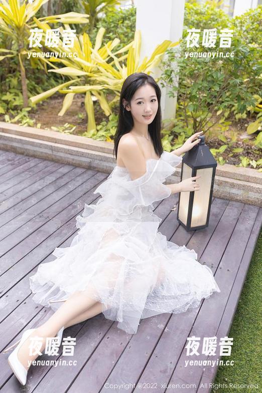 秀人网 - 原图看奶油妹妹的黑丝：我，只是路过……