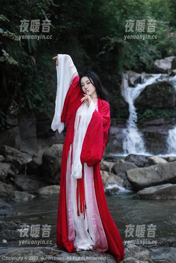秀人网-媃柔rourou 秀人网 - 媃柔rourou的美图合集:甜心能有多甜?我建议慢慢品味。