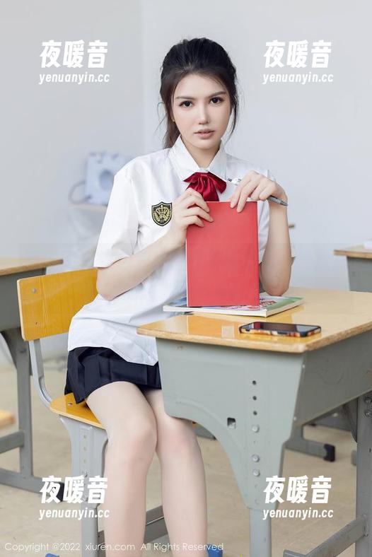 秀人网 - 这组美图让我完全相信，绮里嘉Ula的瑜伽不只是运动。